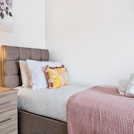 Pass The Keys Luxury Bright Spacious Family Home - Near Beaches สวอนซี ภายนอก รูปภาพ