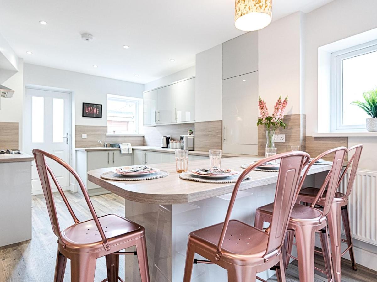 Pass The Keys Luxury Bright Spacious Family Home - Near Beaches สวอนซี ภายนอก รูปภาพ